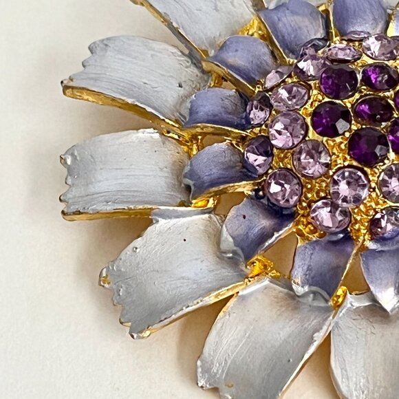 Vintage Flower Power Pin Brooch Lilac Purple Crystal Rhinestone Enamel Gold Tone - Picture 11 of 14